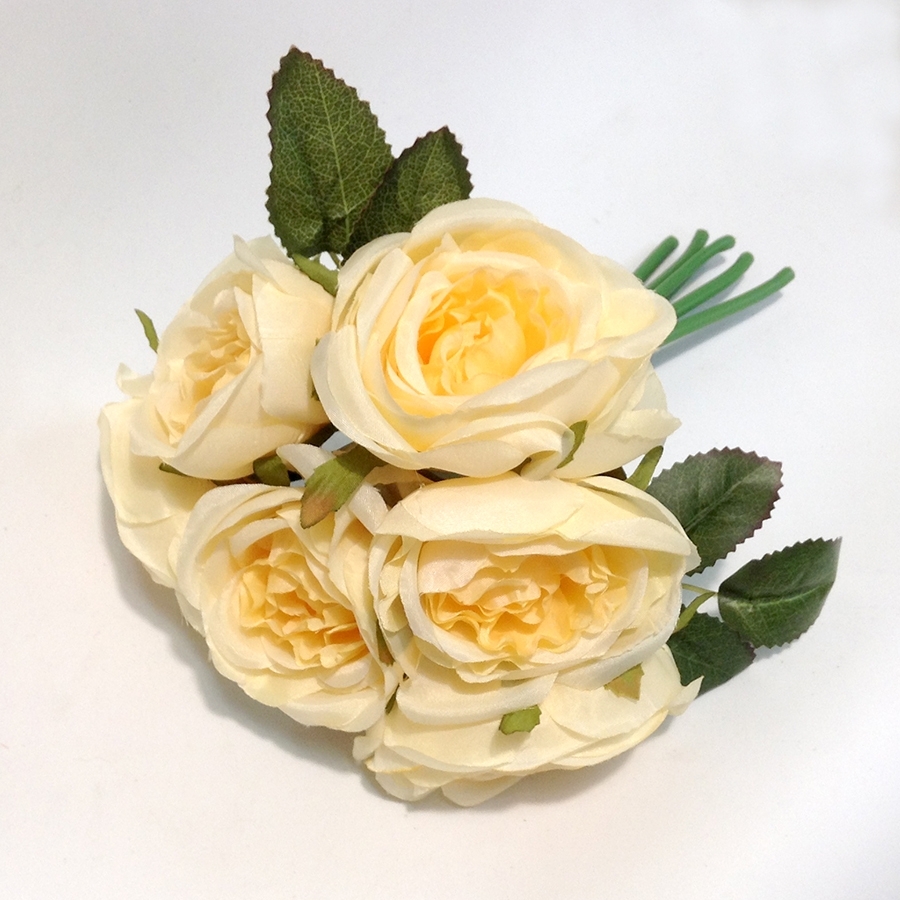 Букет шиповниковидной розы бледно желтый