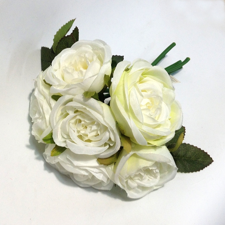 Букет шиповниковидной розы белый