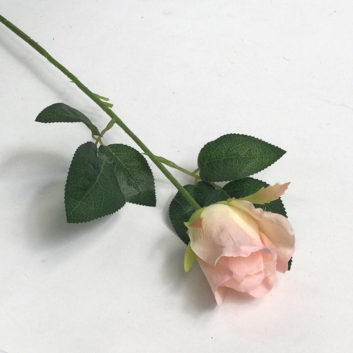 Веточка розы бутоном нежно-розовая 54см