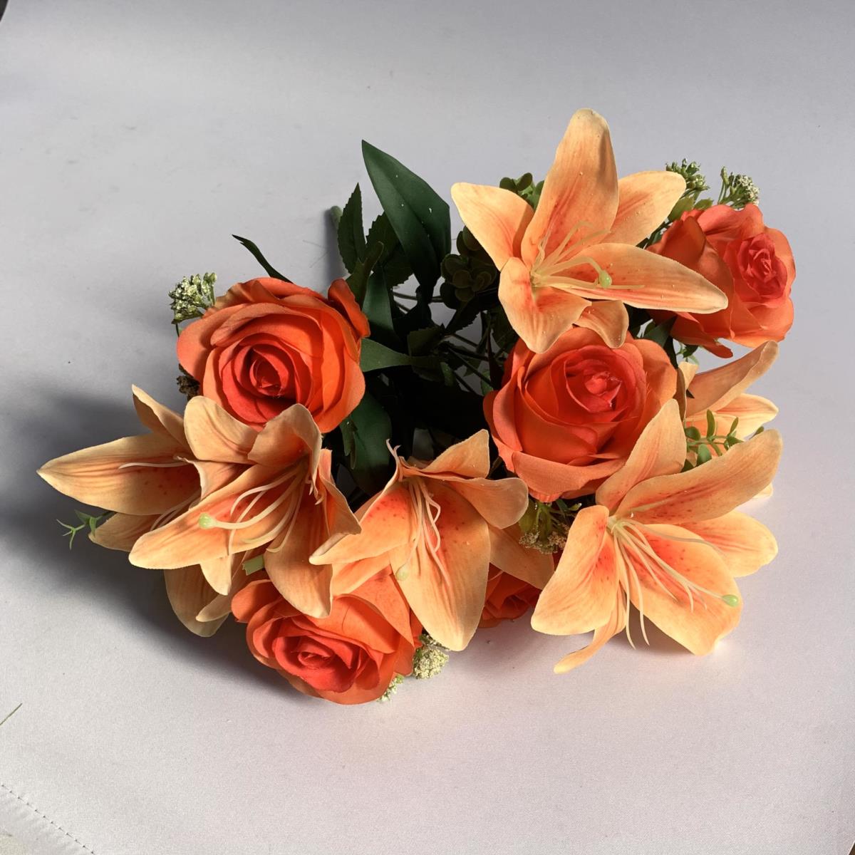 Букет лилий с розами оранжевый 40см - Зображення 2