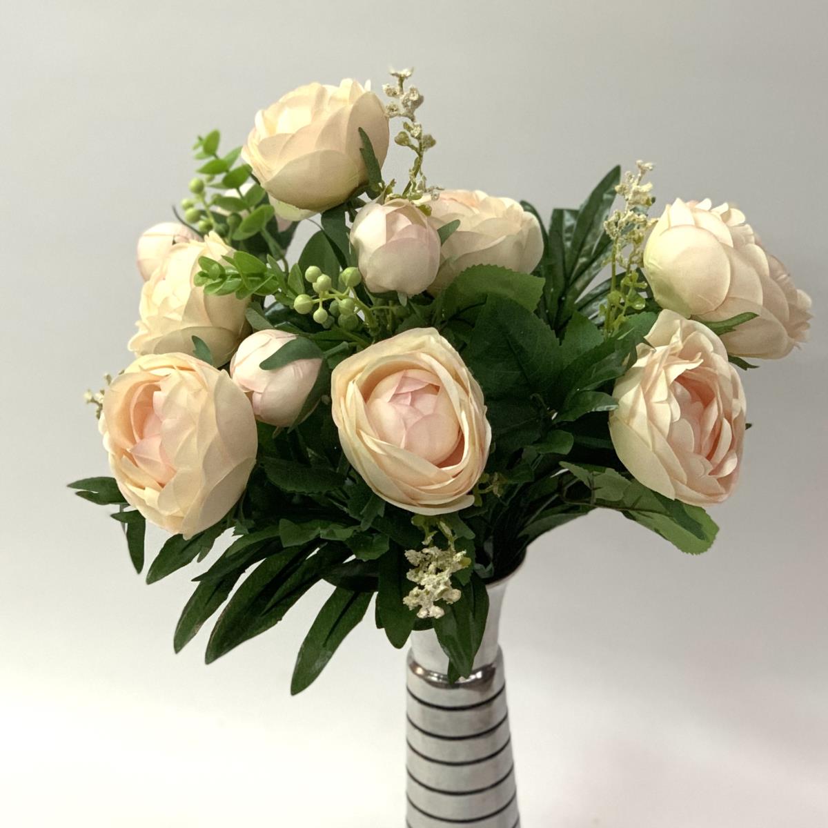 Букет камелий персиковый 49см